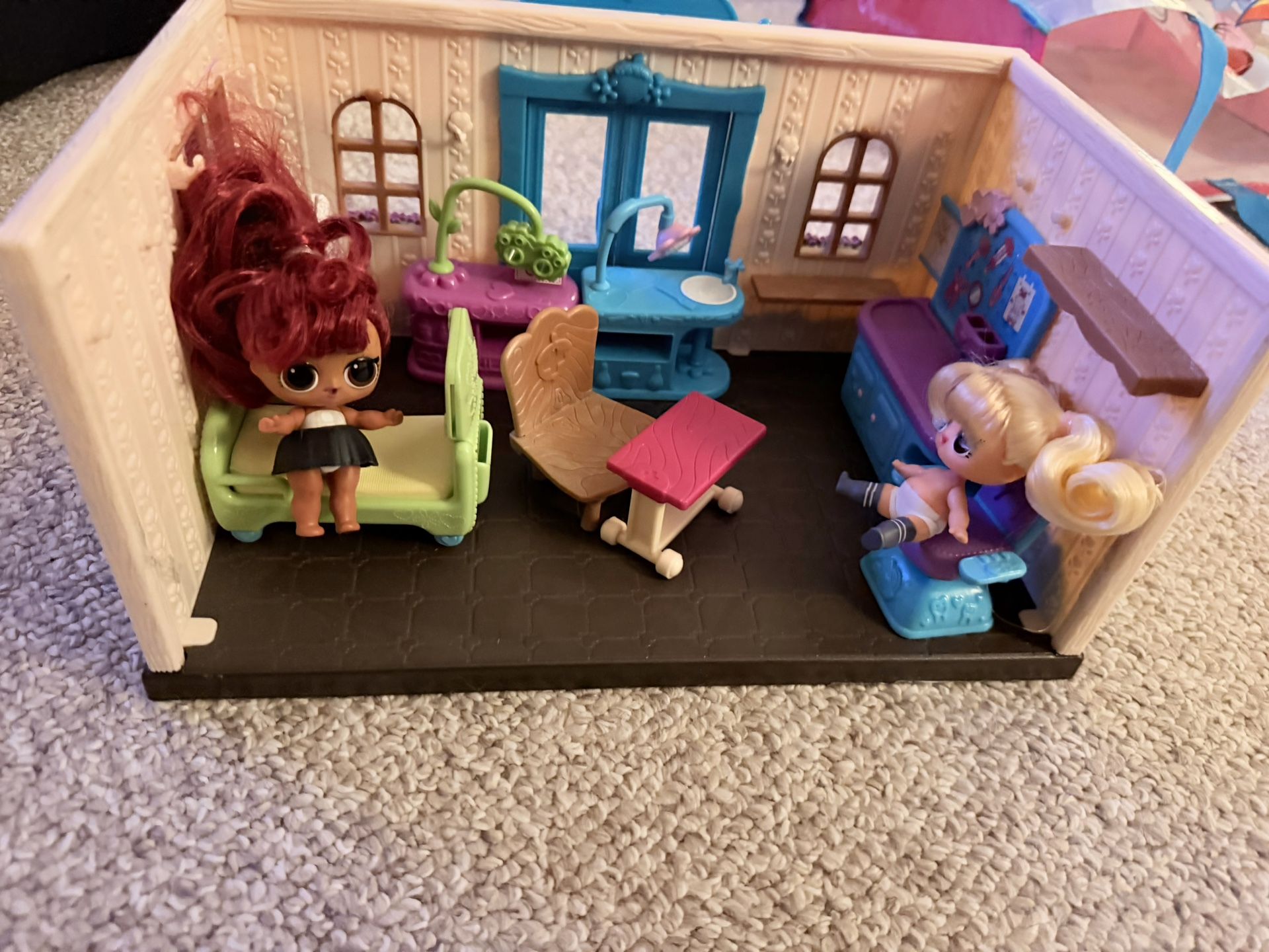 Two LOL Dolls And Clinic