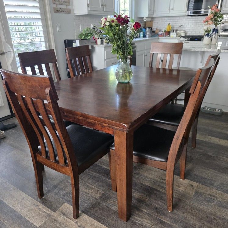 60"-78" Extendable Dining Table Set