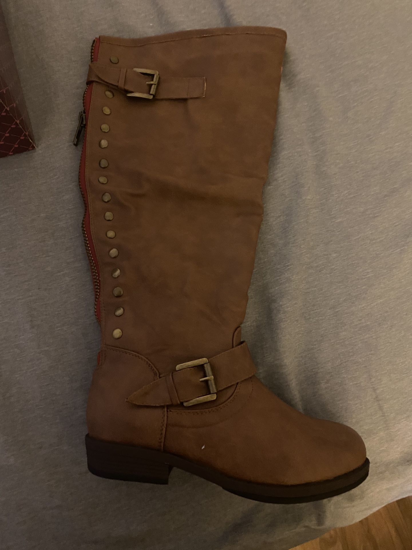 Size 5.5 Women’s Boot