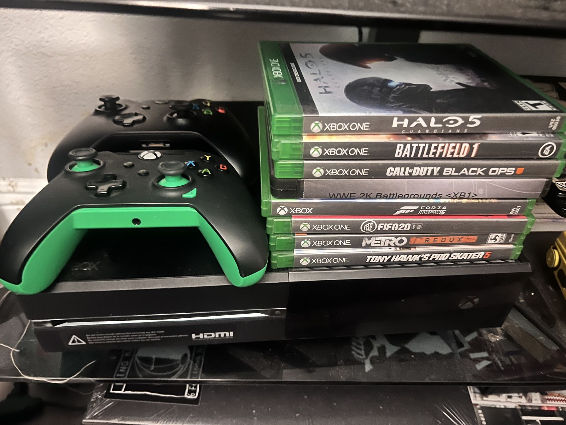 Xbox ONE, 2 Controles Y 8 Juegos