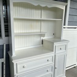 Beautiful Basset Crib Set 