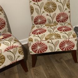 Accent Chairs 