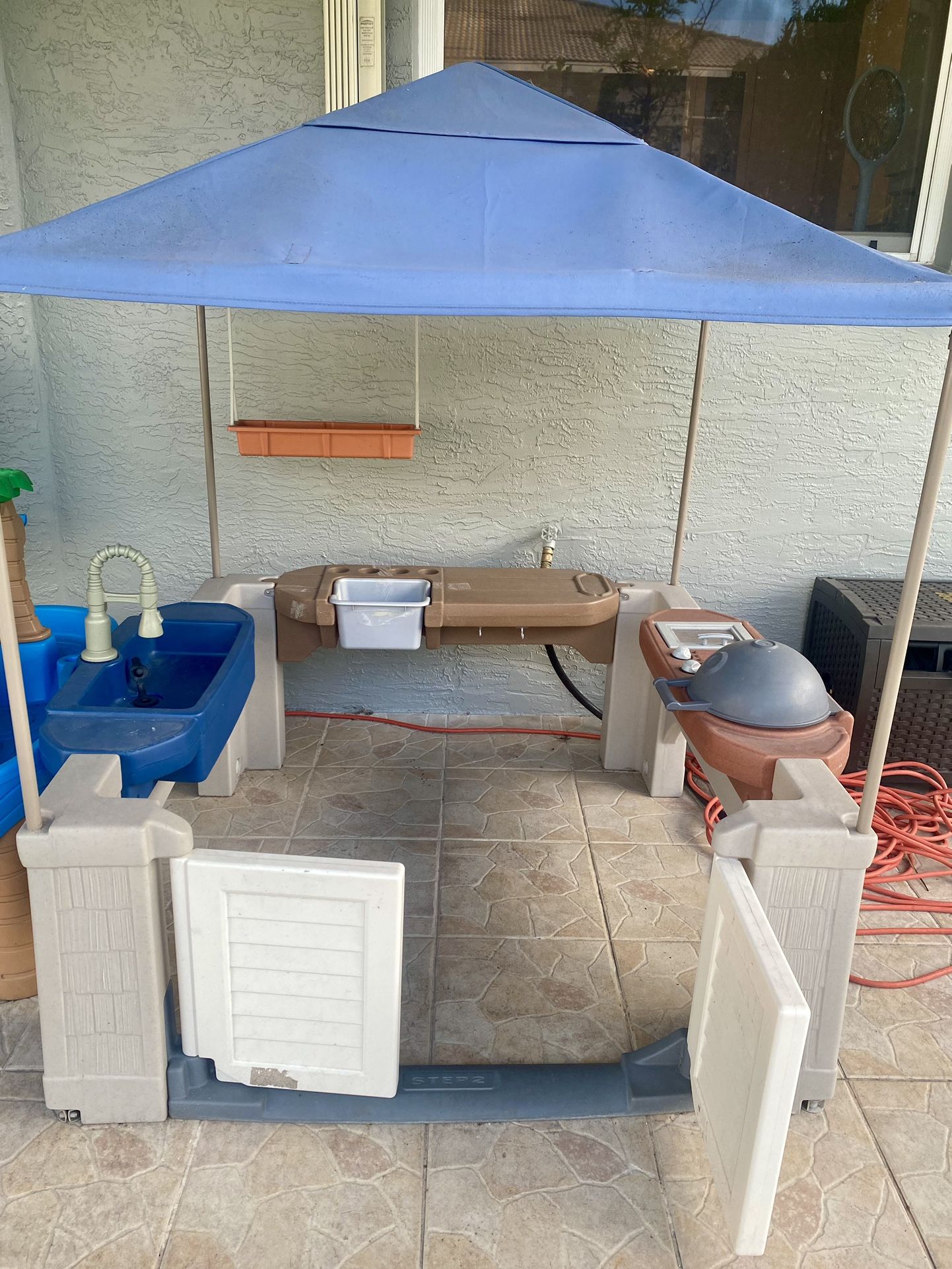 Step2 Grill & Gather Play Center with Canopy
