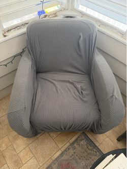 2 Swivel Chairs(FREE)