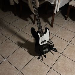 Squier Player II Jazz Bass And Amp
