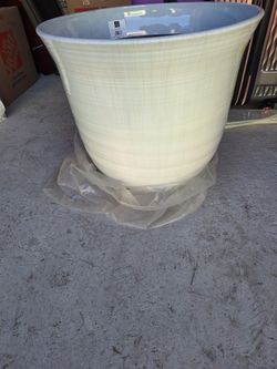 Large Planter Brand New