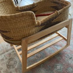Plum and Sparrow Moses Basket And Rocking Stand 