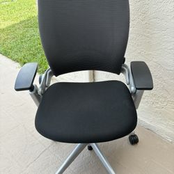 Steelcase Leap V2 Aluminum Edition 