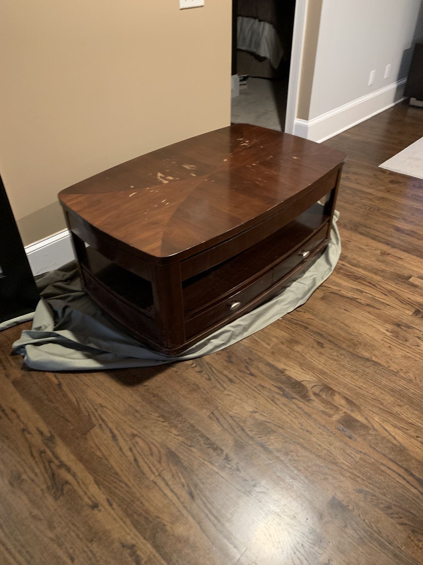 Free Lift-top Coffee Table