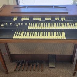 Hammond Tonewheel Organ L-112