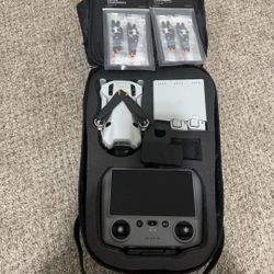 DJI Mini 4 Pro with Fly More RC2 Combo Kit  Three 249g Batteries Backpack + More