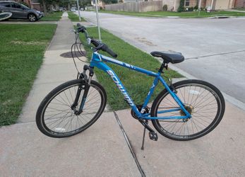 Schwinn GTX3 - 28"/700c Aluminum large frame Hybrid bike (Like New)