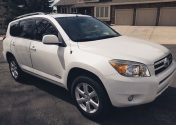 TOYOTA RAV4 CLEAN TITLE & CARFAX