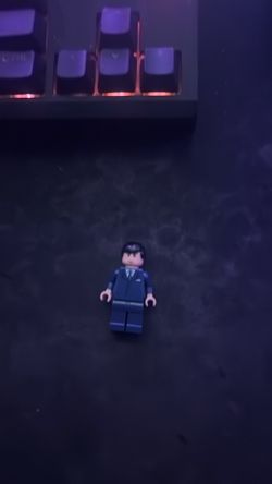 Lego superhero’s BATMAN original 2006 Bruce Wayne minifigure