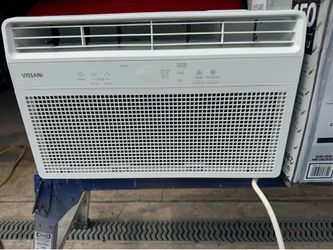 New Vissani Air Conditioner 5000btu With Remote. Works Good And Cold