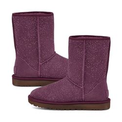 authentic UGG classic short purple metallic boots in a mid-calf shaft https://offerup.co/faYXKzQFnY?$deeplink_path=/redirect/ shoe size of 9 and a US 