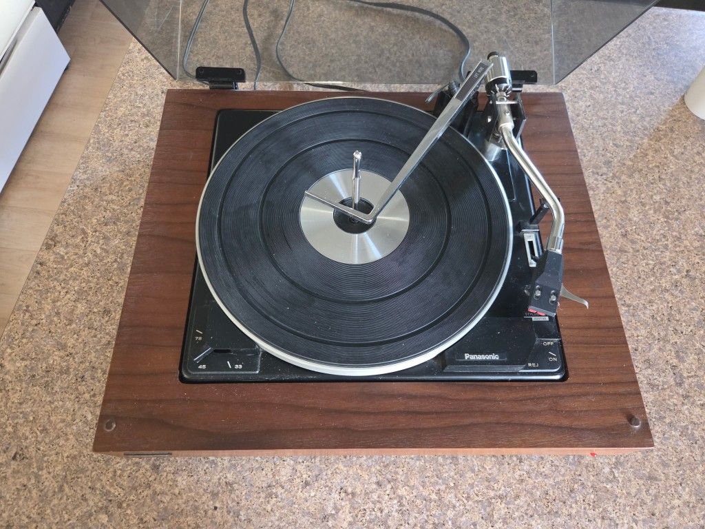 Vintage Panasonic SL-790 Turntable record player
Works perfect. Tested
125$