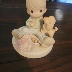 PRECIOUS MOMENTS  FIGURINE 