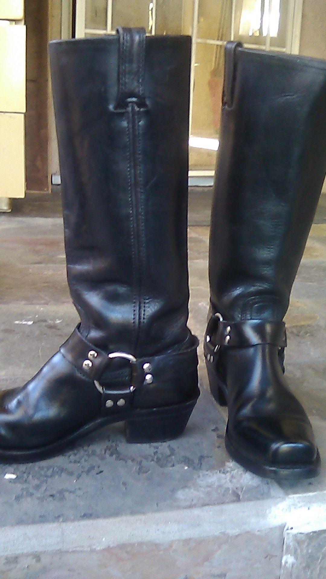 Frye woman's biker boots sz 8 look great already broken in