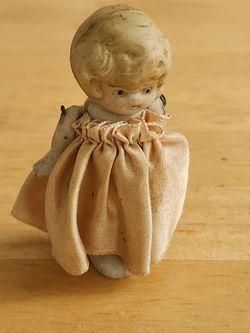 Up for sale is this adorable, authentic vintage/antique miniature all-bisque "Penny Doll" featuring wire-jointed arms and its original cloth dress!
​C
