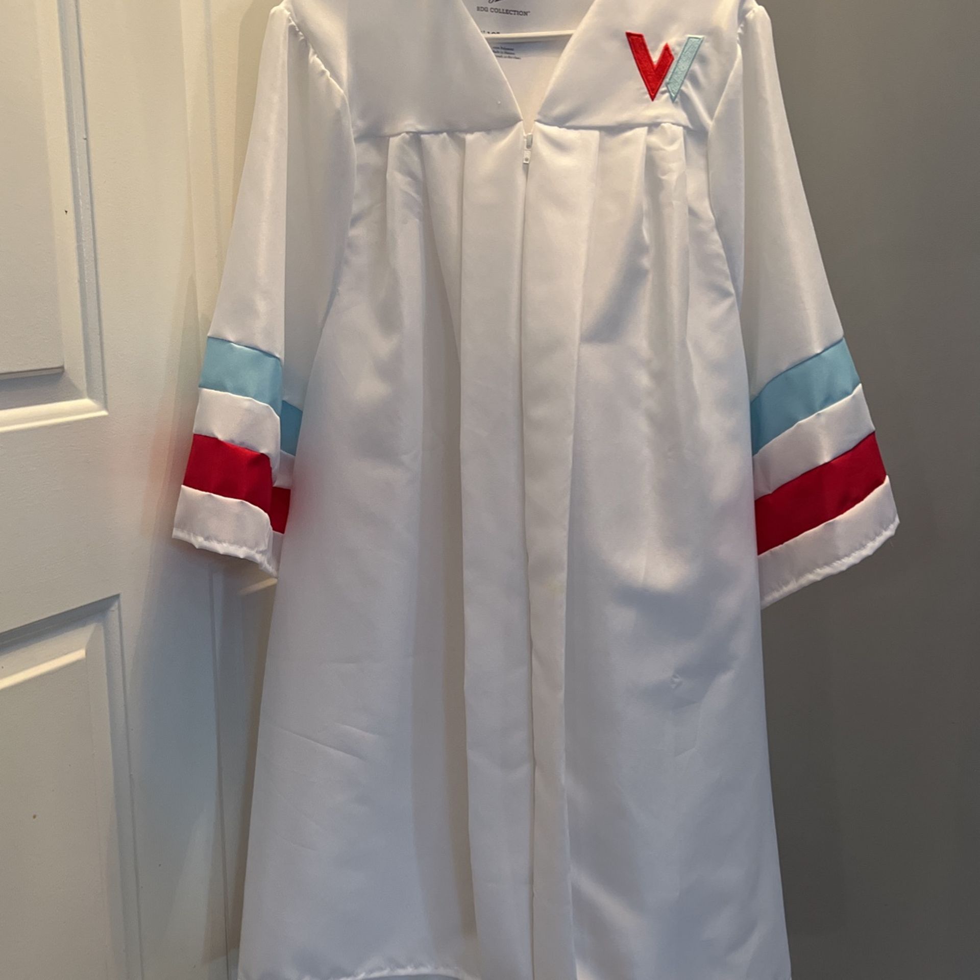 Western Highschool Graduation Gown in White (Honors)