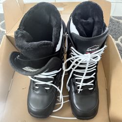 Alpine, Swiss Black And White Snow Boots Size 9
