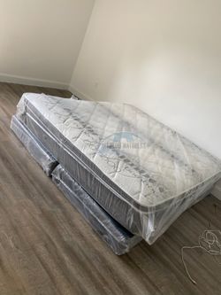 King mattress pillow top and box spring set (2pc - brand new)