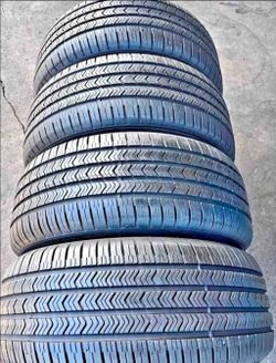225 55 18 Goodyear tires Con 80% de Vida Las 4