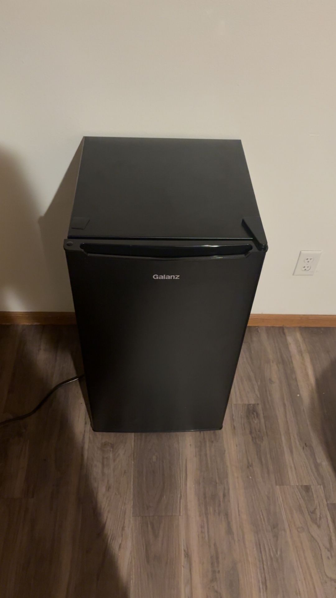 galanz mini fridge