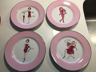 Valentine’s day 8” plates (4)