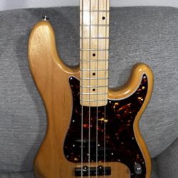 Fender P Bass (NOT ORIGINAL)