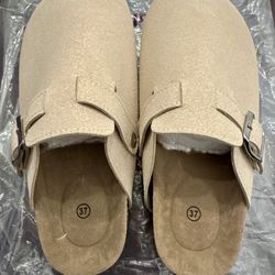 Clogg’s Slip On’s 🌸NEW, NEVER USED🌸