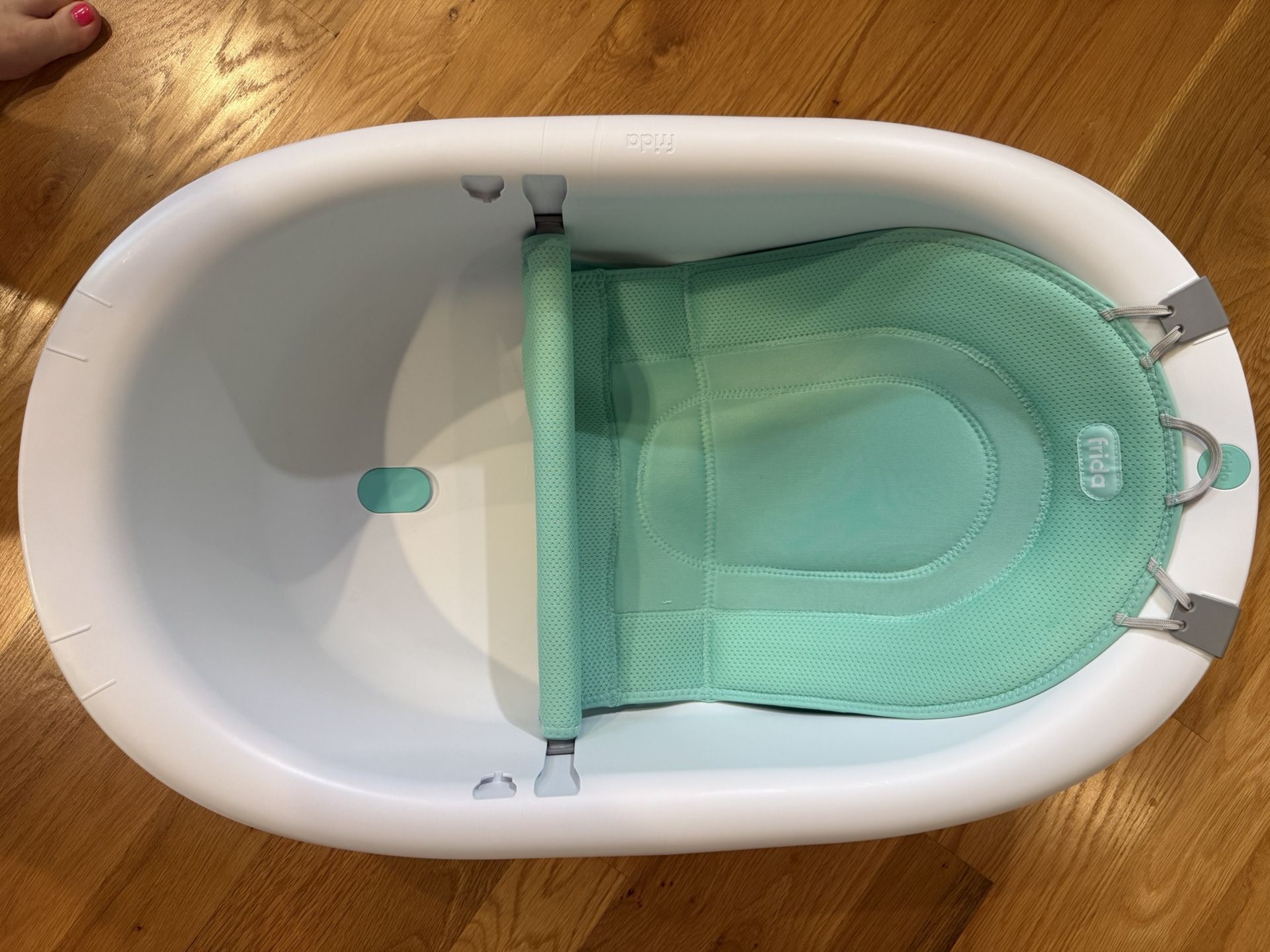 Baby Grow-with-me Bathtub