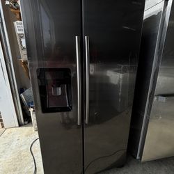 REFRIGERATOR BLACK STAINLESS STEEL !!!!FREE LOCAL DELIVERY!!!!