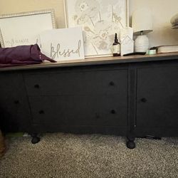 Dresser/buffet Table