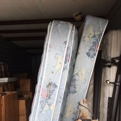 King Size Mattress And Box Springs Pillow Tops 2 Sets Available $35obo