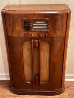 Vintage 1930’s radio