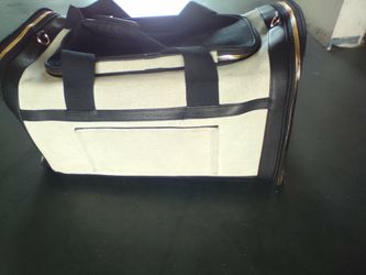Martha steward pet carrier