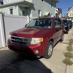 Ford Escape  2008.