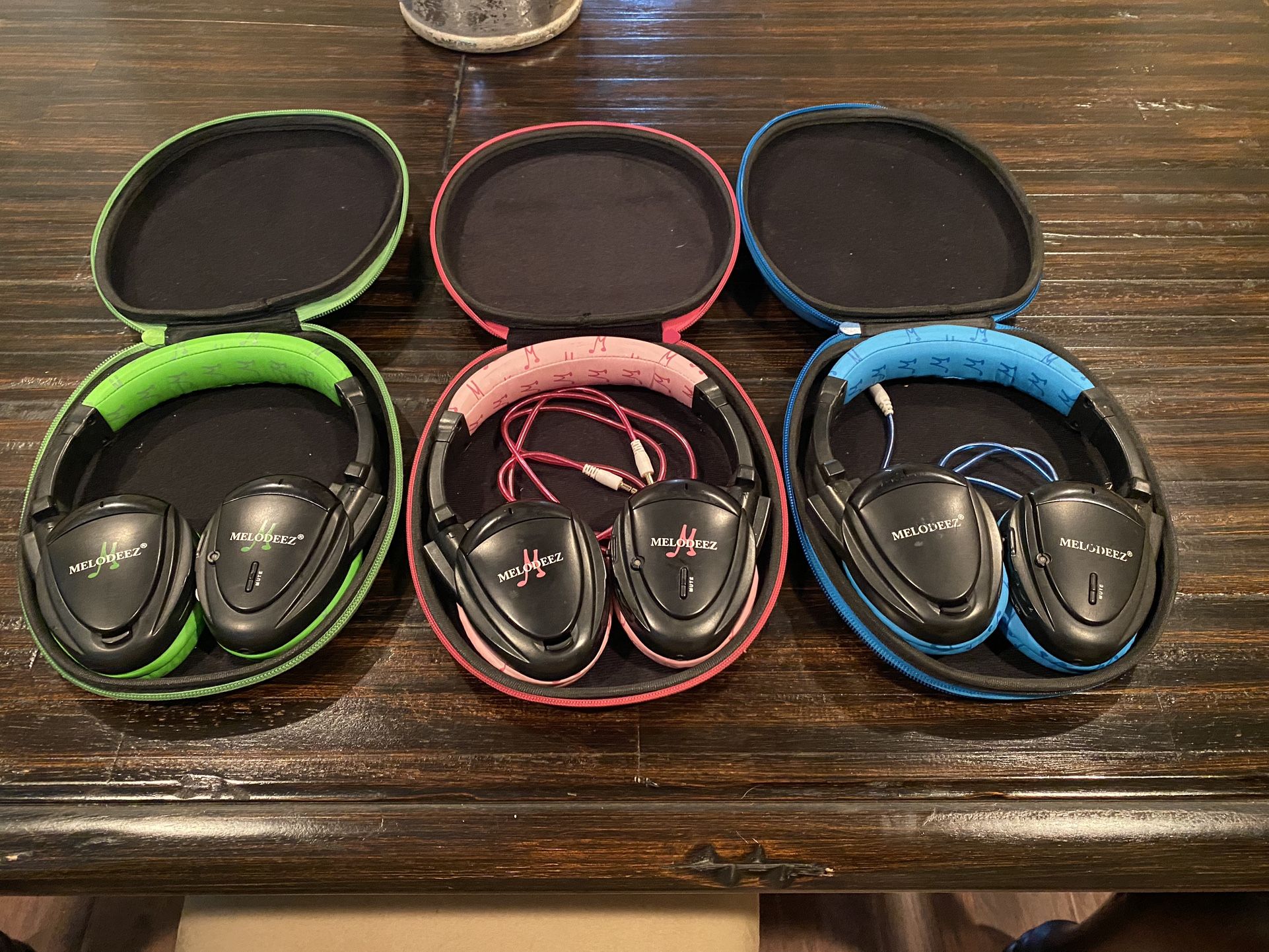 Headphones 