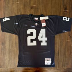 Las Vegas Raiders Jersey “Marshawn Lynch”