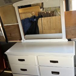 White dresser with mirror 6 drawer L45”*D17”*H31”(address in description)  👇delivery 🚚 available within 15 miles with extra $45 delivery fees,No fre