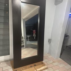 Espejo Mide 75” X37” Pulgadas 