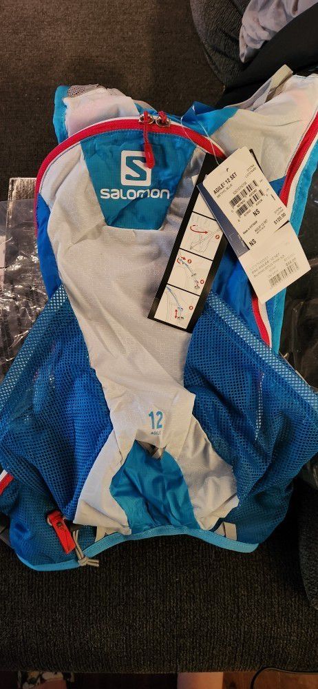 NWT SALOMON Agile 12 Hydration Backpack, Set Blue