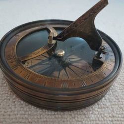 Sundial Brass & Copper Compass - $25 (Harahan)