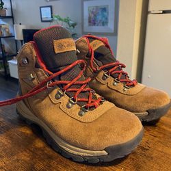 Columbia Hiking Boots 7.5 Women’s