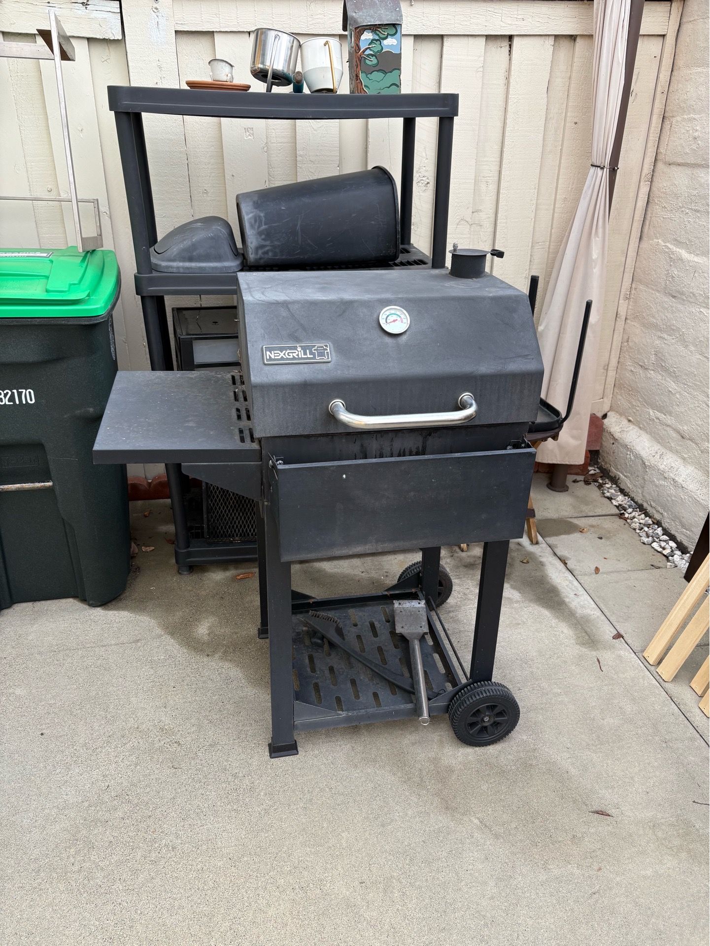 Nexgrill Charcoal bbq grill