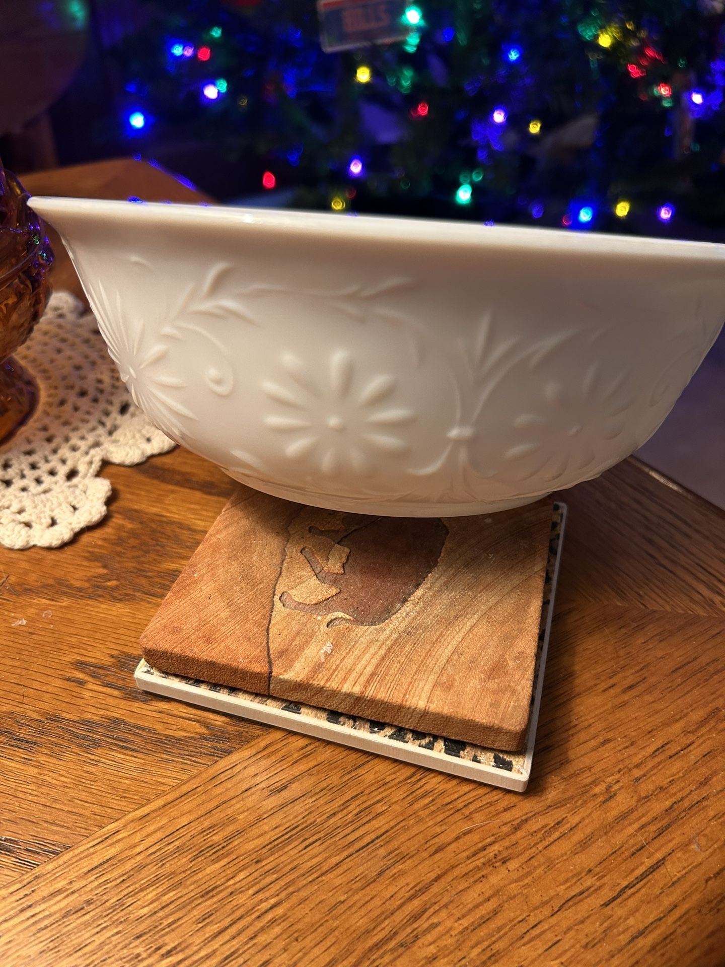 Vintage 1979 FTD Milk Glass Serving Bowl With Sunburst Daisy Flower Design