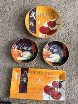 4 piece Pasta Dishes  Pier 1  Microwave & Dishwasher safe   Platter and large bowl used once  Displayed as decorations   $20