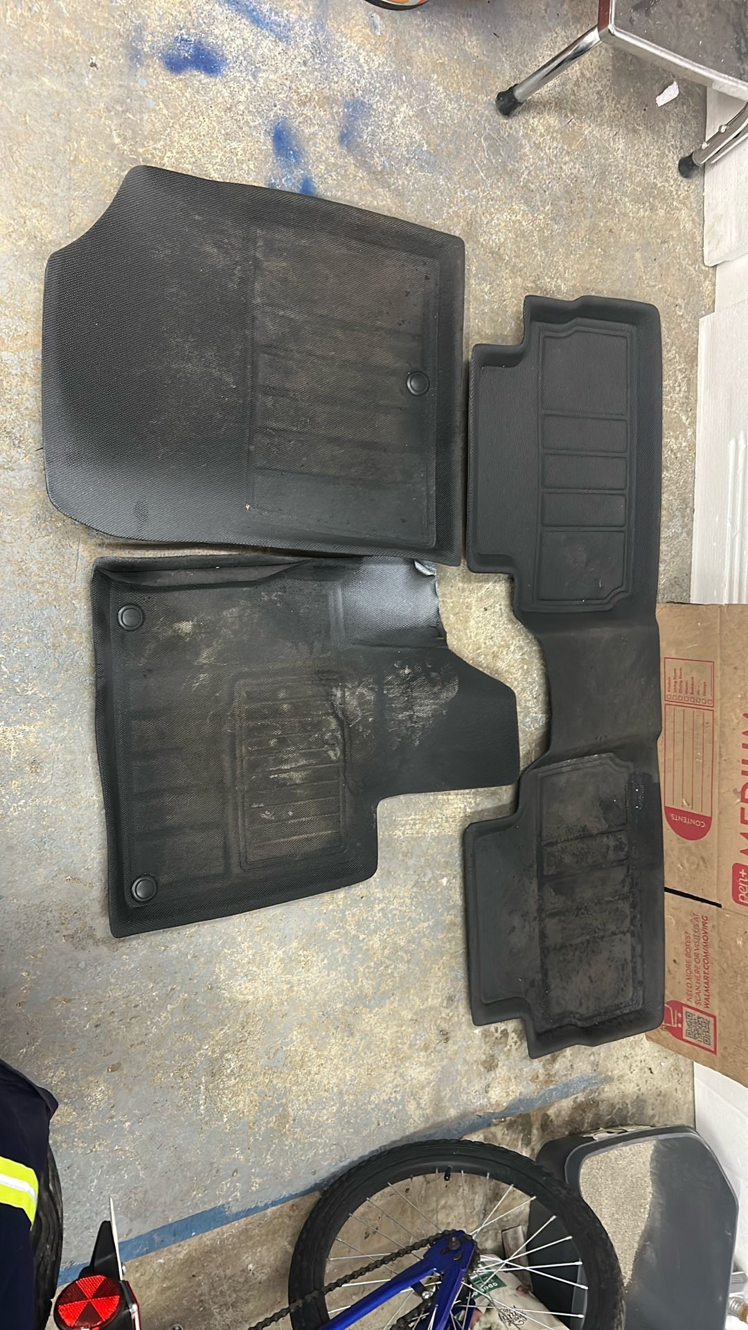 Free Hyundai Santa Fe Floor Matt